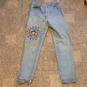 Embroidered light wash jeans